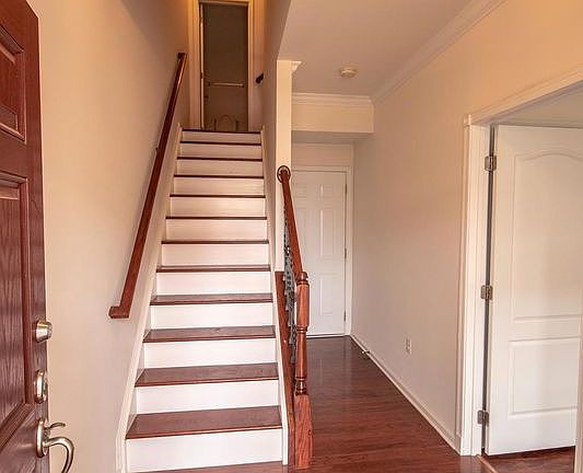 3rd image of 23119 Sunbury St