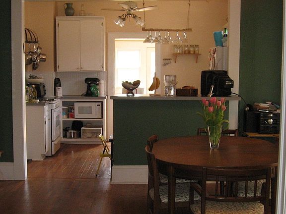 dining room / kitchen