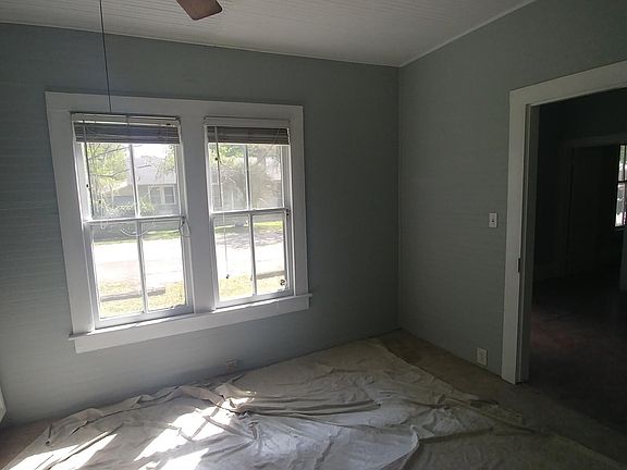 4th image of 928 NW 16th Ave APT 2
