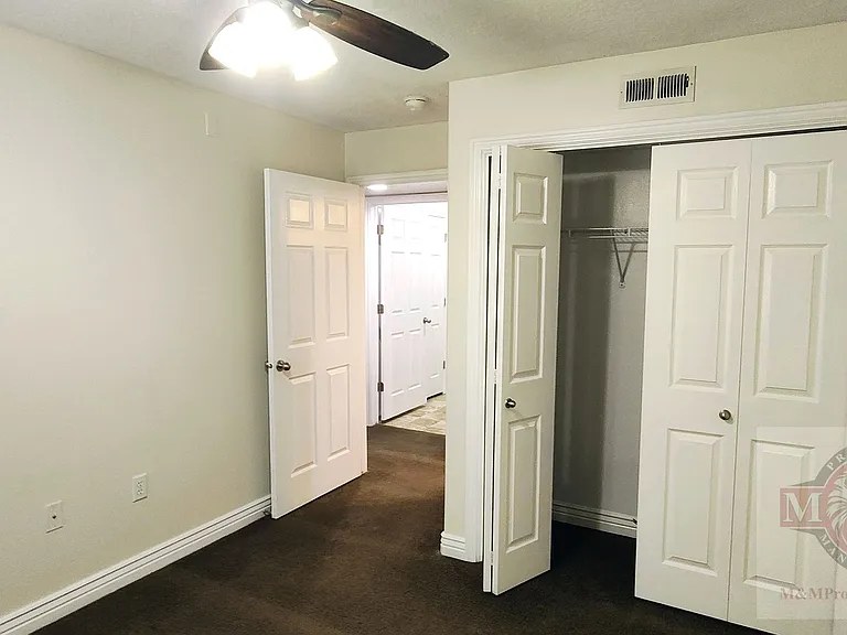 104 E Resaca Dr #E2 — Photo 16