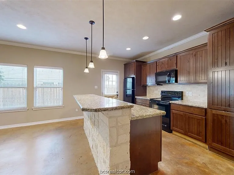 3406 Cullen Trl — Photo 5