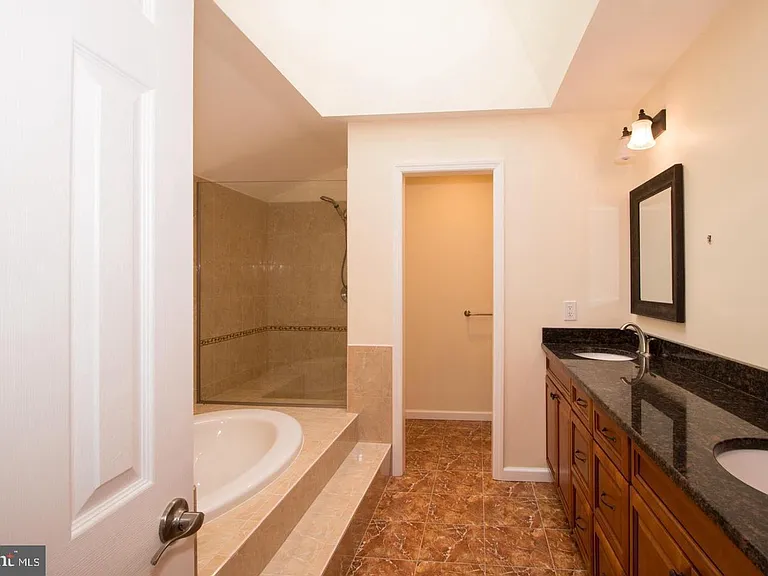 80 Sayre Dr — Photo 10