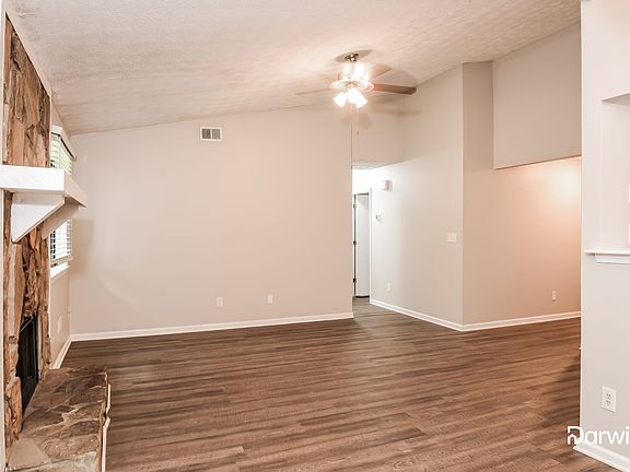 3rd image of 2571 Redfield Dr