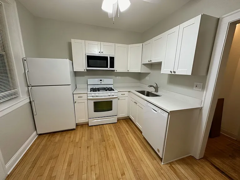 4056 N Marmora Ave #1 — Photo 3