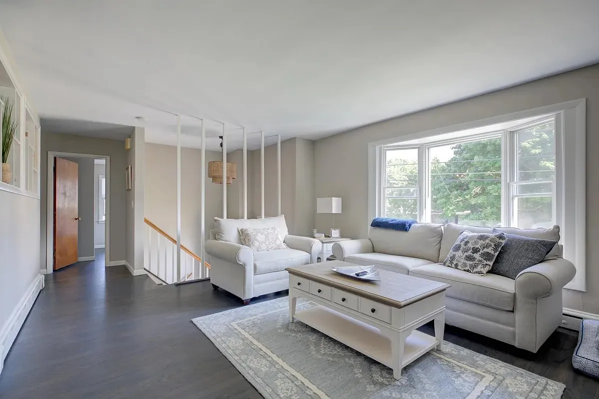 4 bed, 2388 sqft, $4,250 — Photo 3