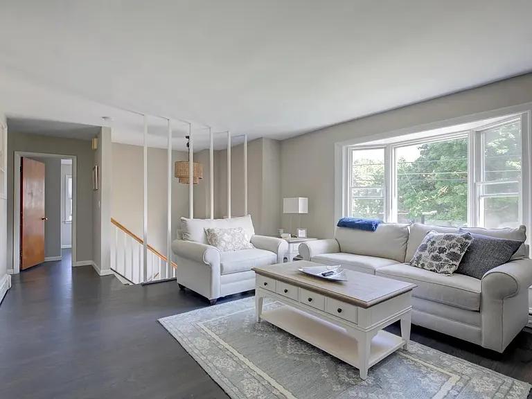 132 Ruggles Ave — Photo 3