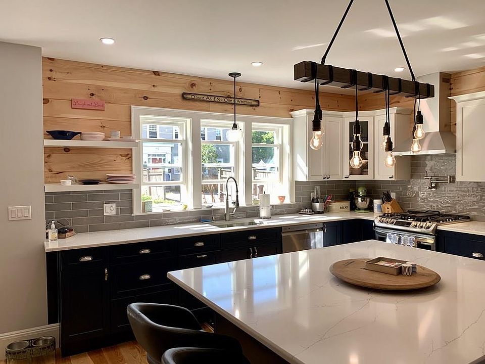 1st image of 67 Essex St #67