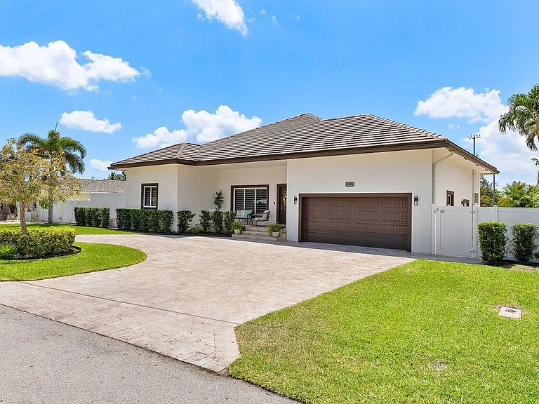 1008 SE 10th Ct — Photo 49