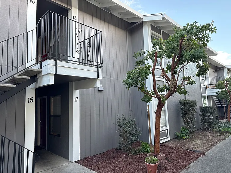 195 E Pacific Ave — Photo 1