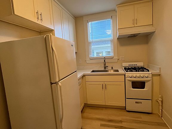 4th image of 3205 Norton Ave #A