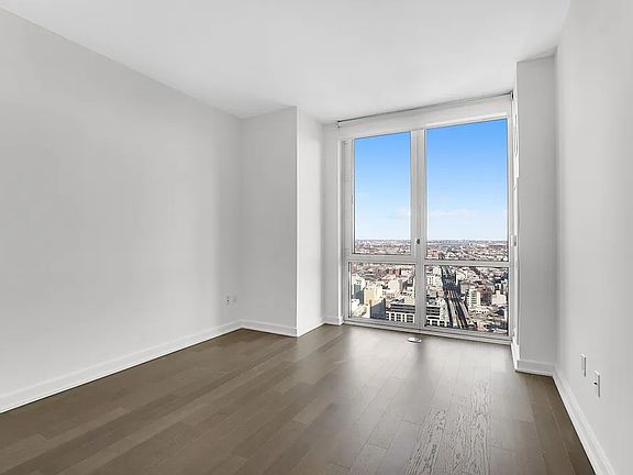 4th image of 29-22 Northern Blvd #3704A