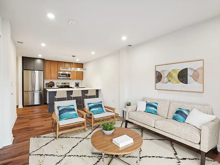 Graduate Pointe — Photo 113