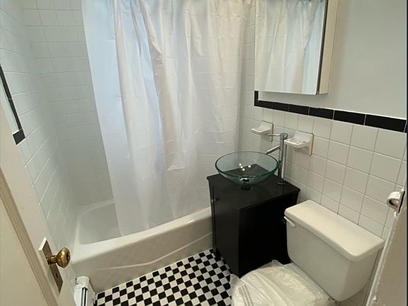 5th image of 549 E 234th St #00