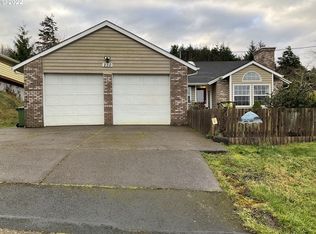 230 SW Cedar St, Waldport, OR 97394