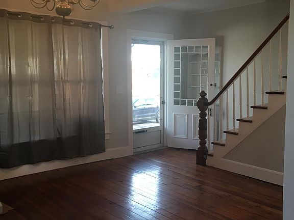 2nd image of 209 Sea Cliff Ave #A