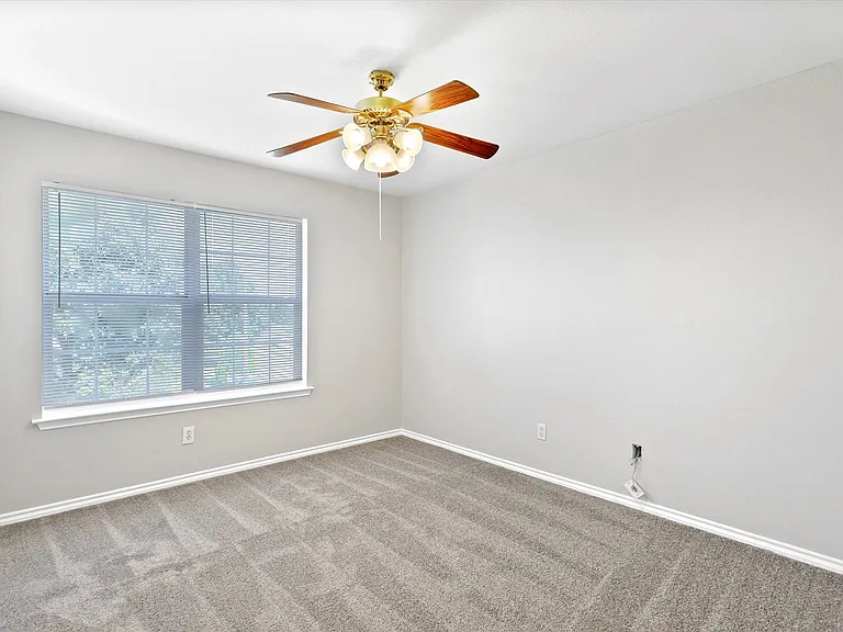 3803 Farmington Dr — Photo 11