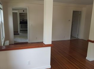 19 Riverside Dr, Riverside, RI 02915