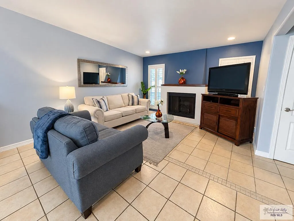 2 bed, 2.5 bath, 1200 sqft, $2,150 — Photo 3