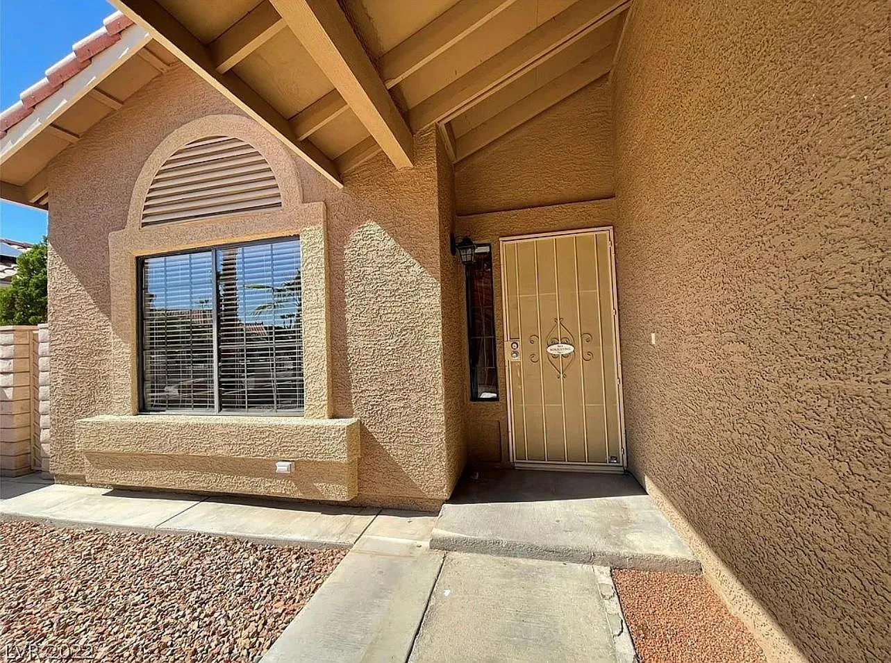 6 bed, 2.5 bath, 2022 sqft, $3,700 — Photo 3