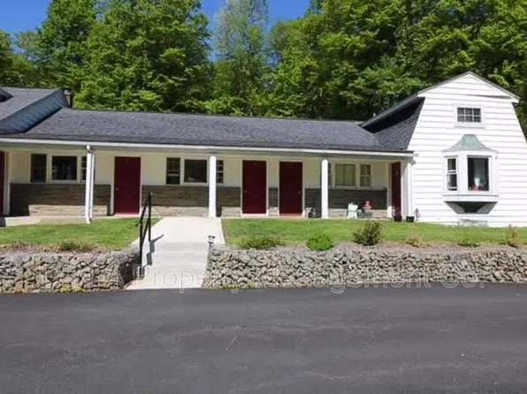 106 3rd St, Gouldsboro, PA