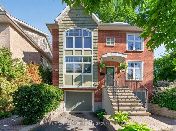 320 Iona St, Ottawa, ON K1Z 7B9