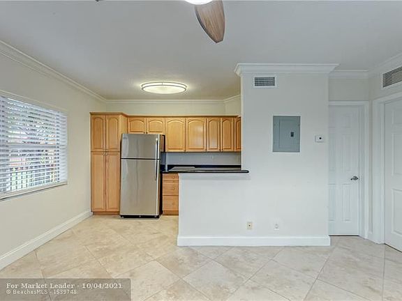 5th image of 744 NE 14th Ave APT 8