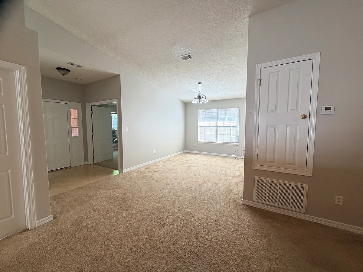 Building Photo - 841 Ladner Dr