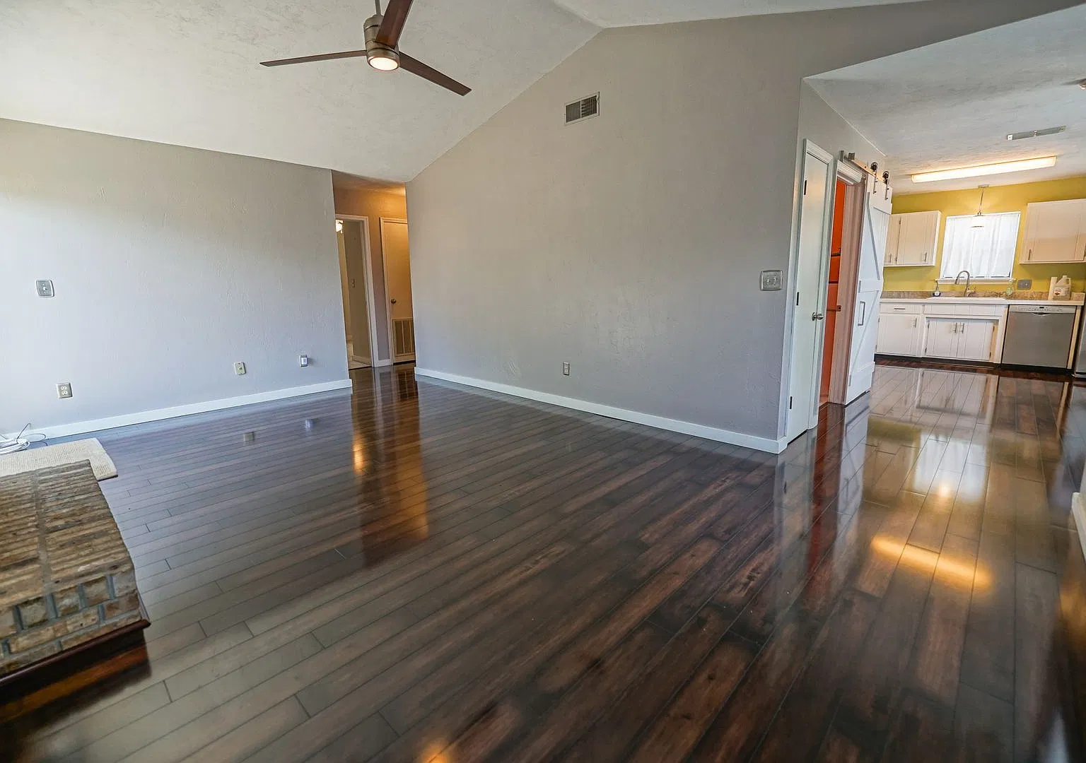 Beautiful 3 bedroom 2 bathroom on the east side of Tallahassee available now! — Photo 4