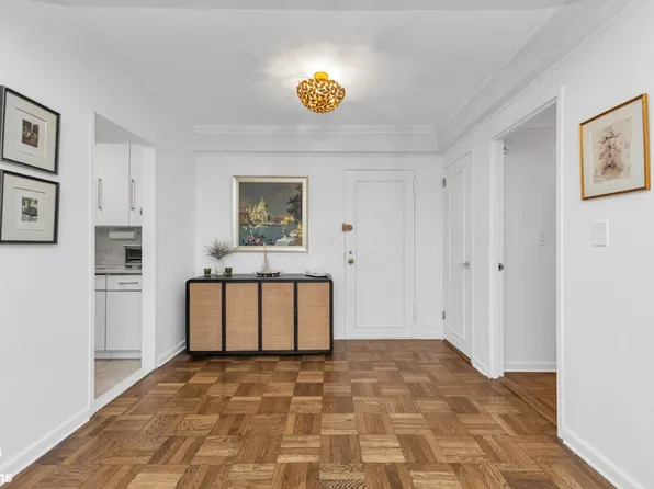 750 Park Avenue image 8 of 12