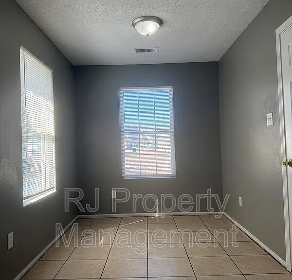 4817 Royal Run Dr — Photo 9