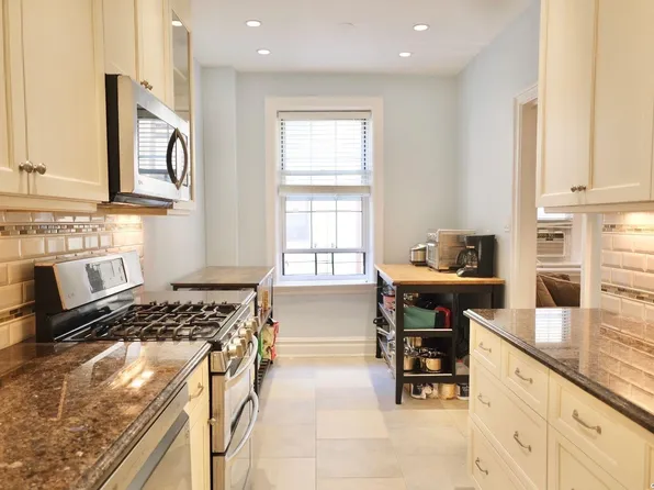 4 Maple Drive #3K, Great Neck, NY 11021