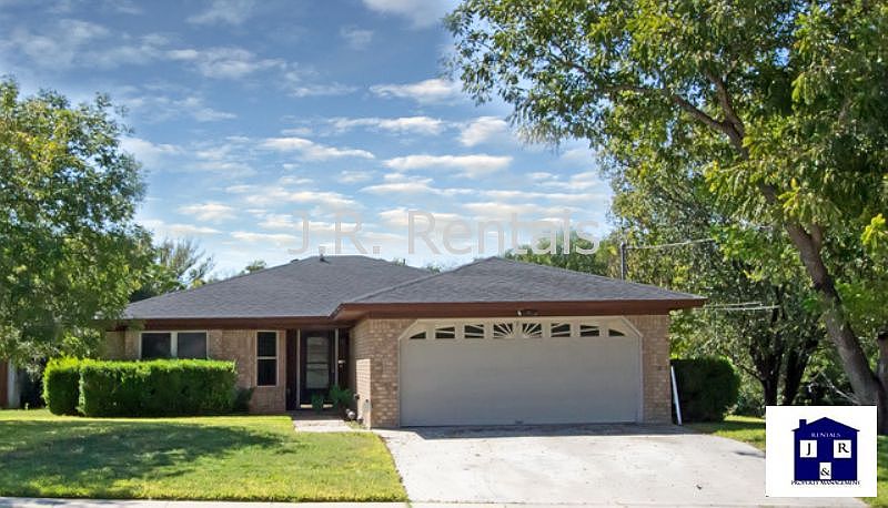 1st image of 2214 Phyllis Dr