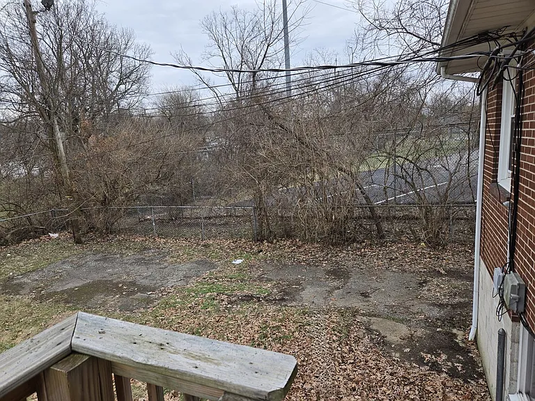401 Springhill Dr — Photo 19