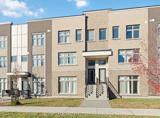 829 Mikinak Rd, Ottawa, ON K1K 4Z9