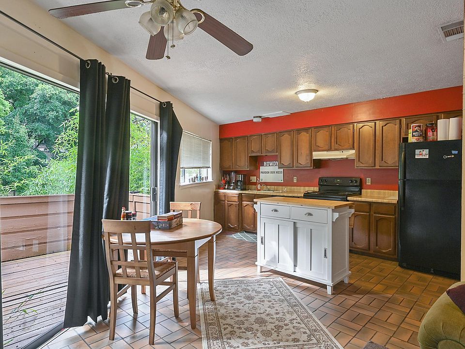 Kitchen with view of patio