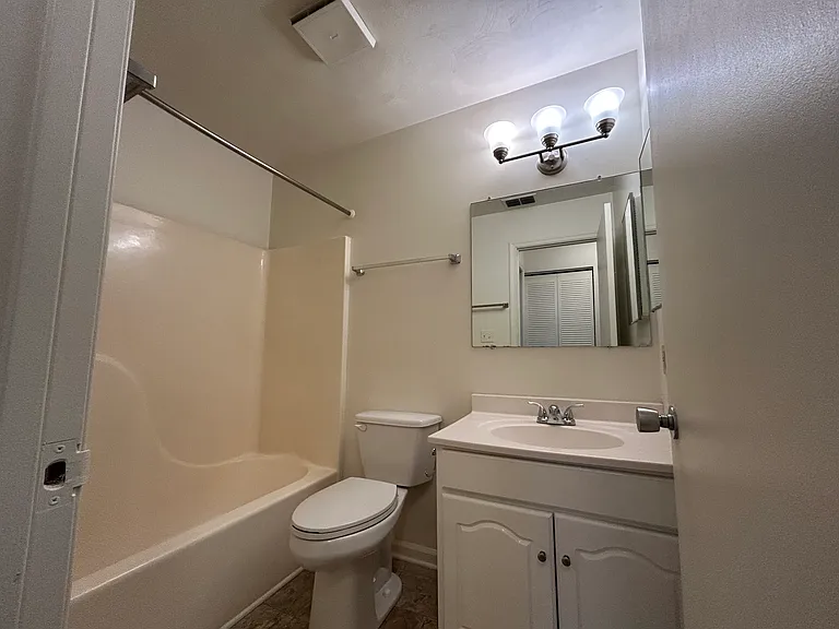 Princeton Circle West Apartments — Photo 26