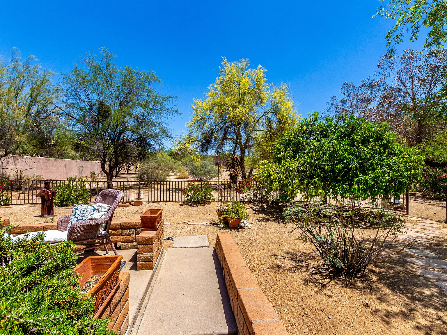 1 bed, 875 sqft, $2,500 — Photo 3