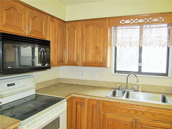 5th image of 7408 Pinehurst Ct #B12