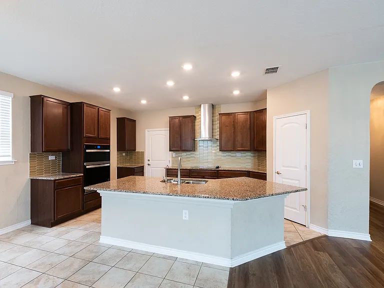 5526 Castle Brook Dr — Photo 3