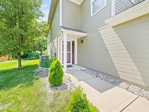 3rd image of 6120 NE Moonstone Ct