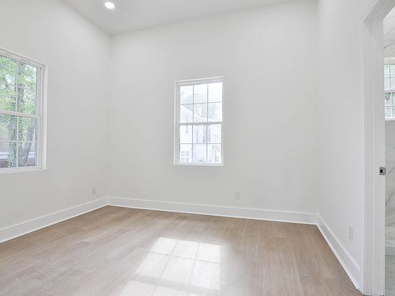4th image of 3907 Lamar St