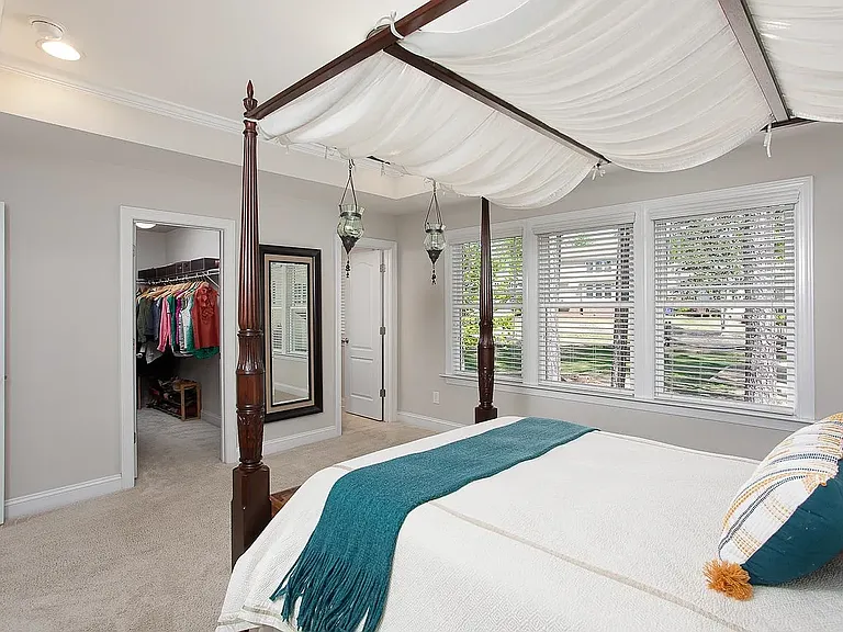 113 Bella Dr — Photo 10