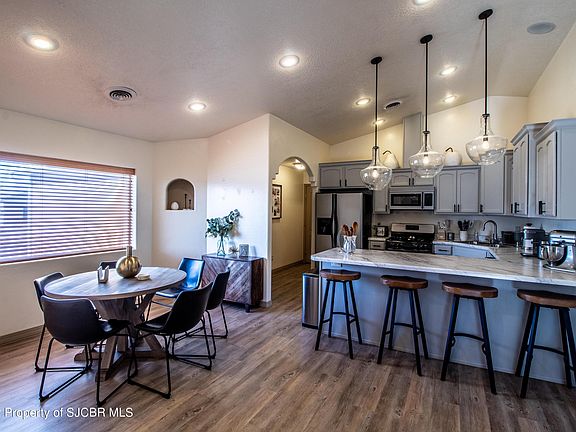 5th image of 624 Bishop Ln