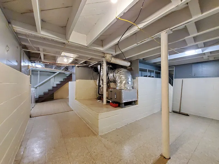 504 University Rdg — Photo 15