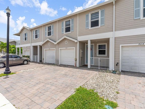 3rd image of 914 SE 18th St