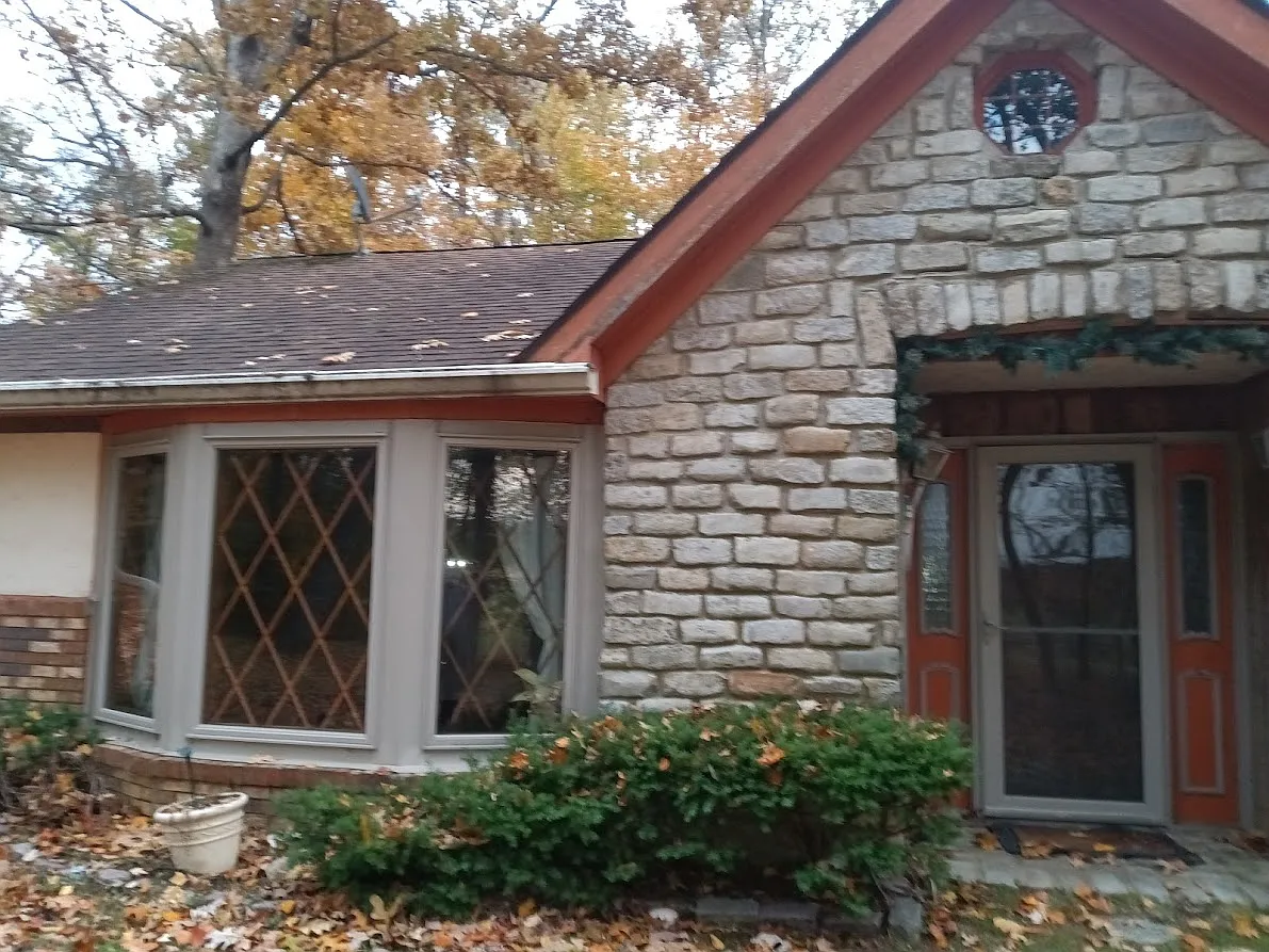 3 bed, 2182 sqft, $2,100 — Photo 3