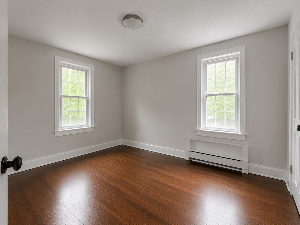 2nd image of 2525 Cruger Ave #1