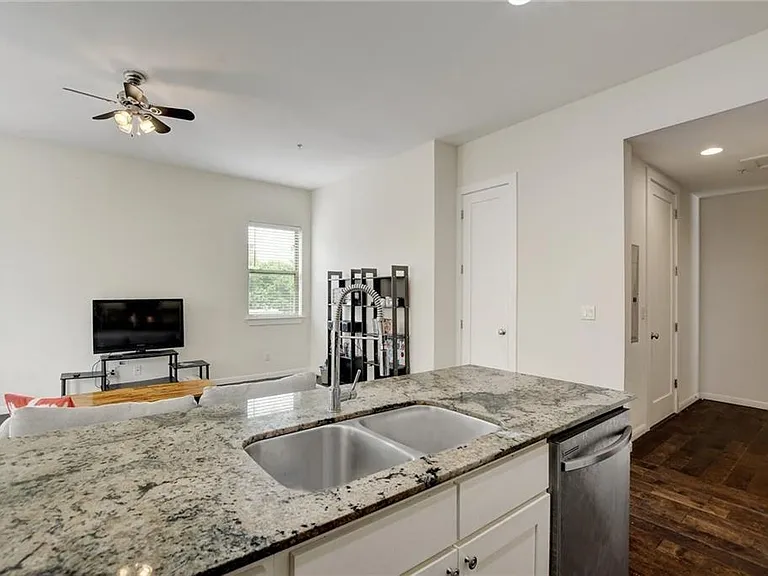 2708 San Pedro St #301 — Photo 8