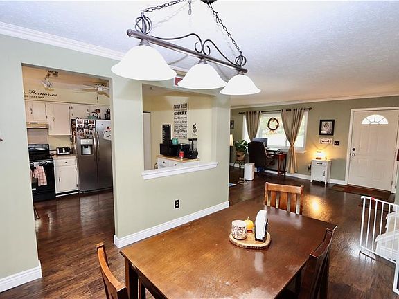 5th image of 3682 Carlisle Dr