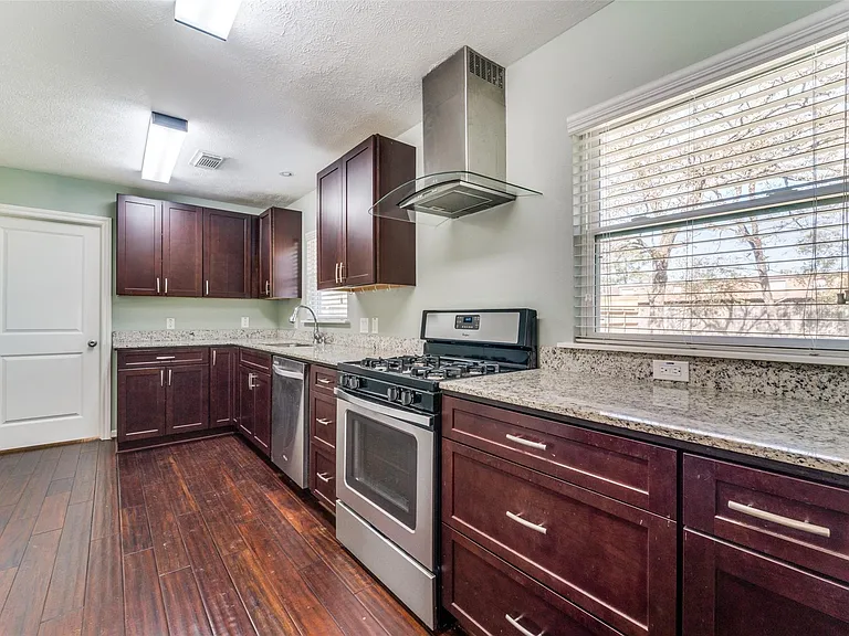 4502 Brookwoods Dr — Photo 6